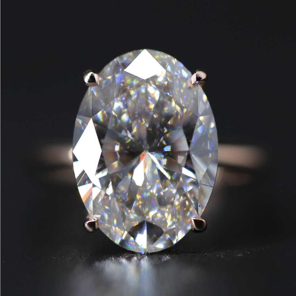 Elegant Oval Cut Diamond Ring
